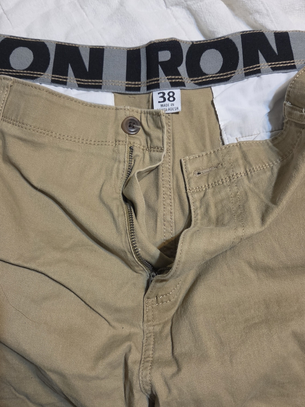 Men's Cargo Shorts in Khaki - Size 38